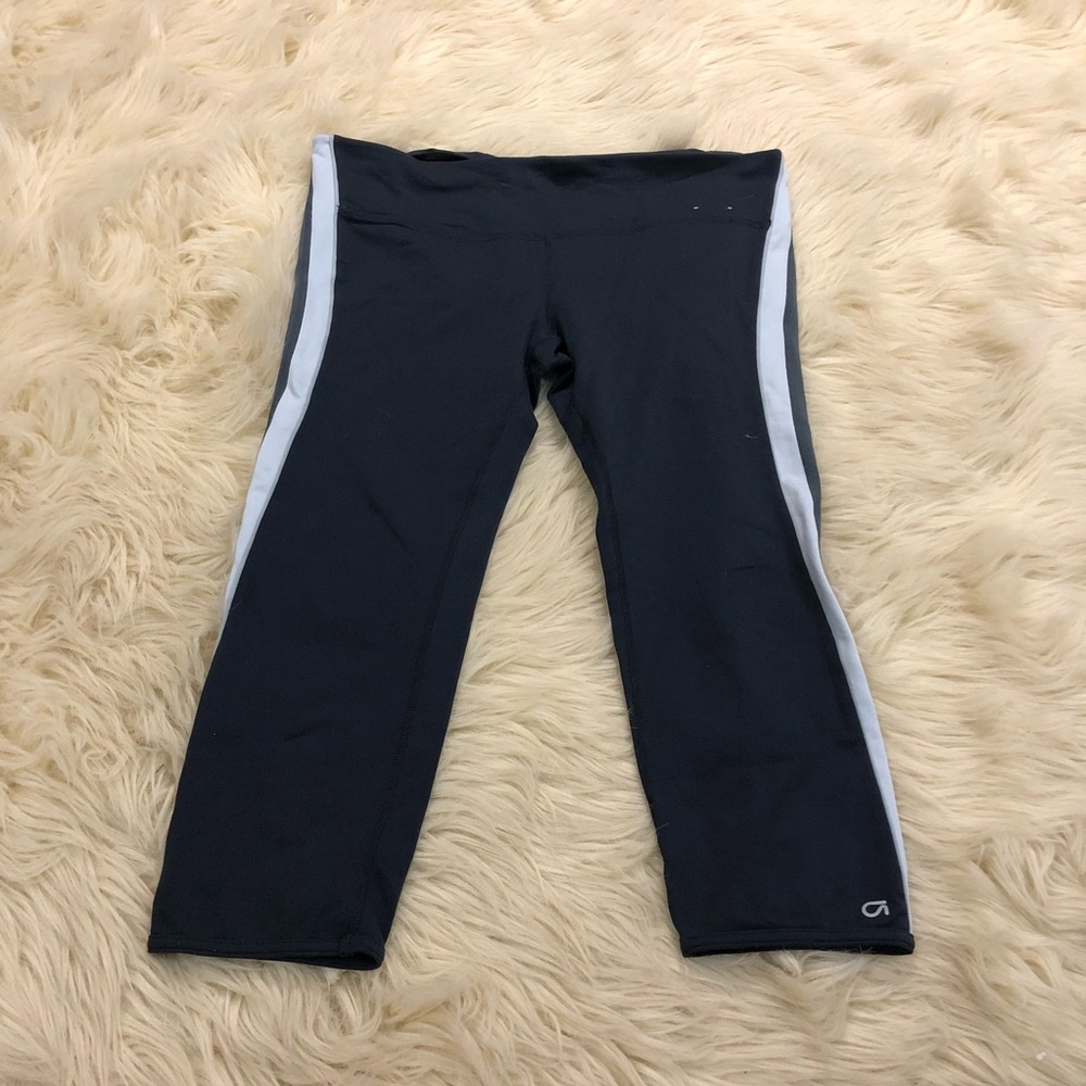 GAP Fit gfast athletic yoga capri leggings - Picture 3 of 7